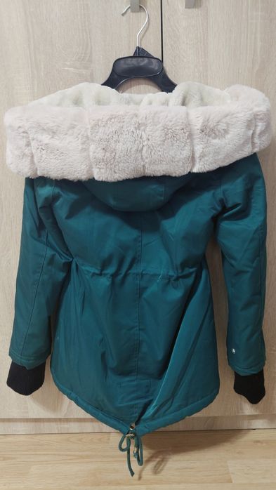 Geaca verde cu blăniță