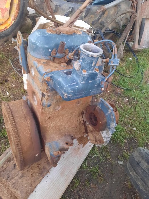 Motor tractor Fiat 211 - 215 - 250 - 300 în doi cilindrii ( pistoane)