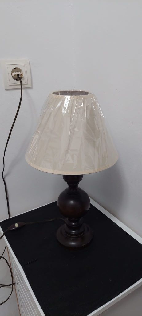 Lampa veioza vintage colectie din lemn masiv hand made Anglia 1950