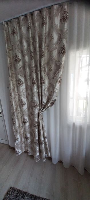Draperii bej cu model deosebit set de 3 bucati