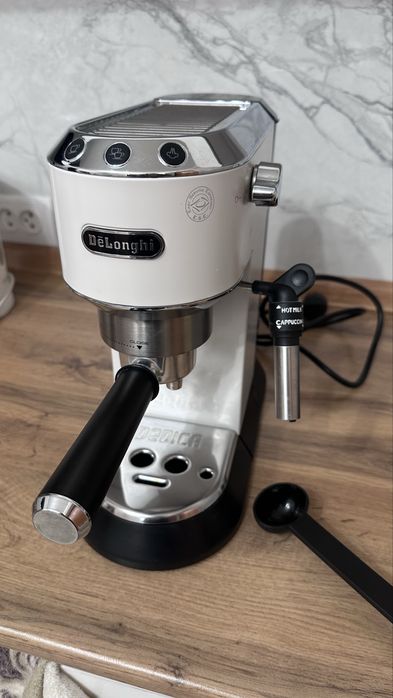 Кофеварка delonghi dedica style