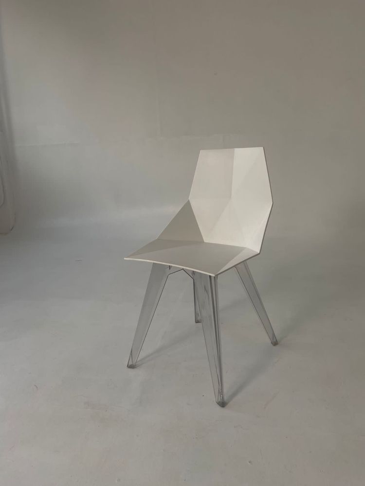 Дизайнерский стул белый