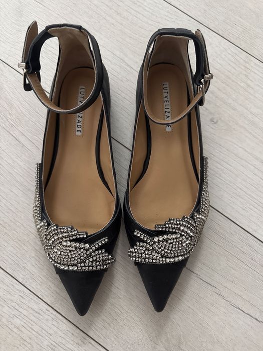 Balerini eleganti cu strasuri