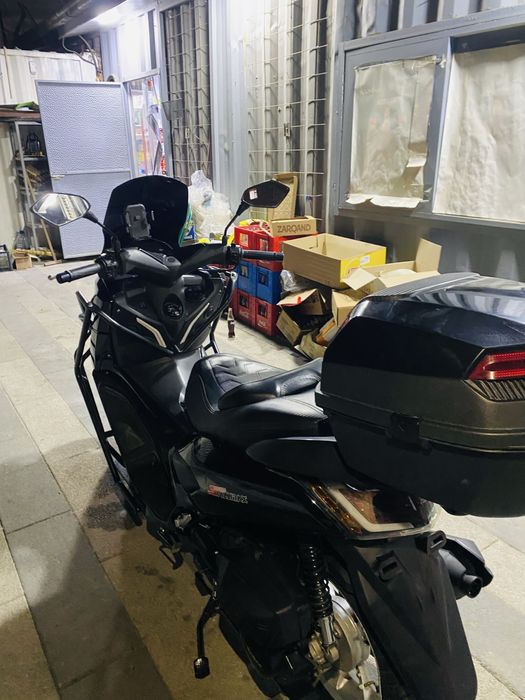 Skuter M_Max yengi