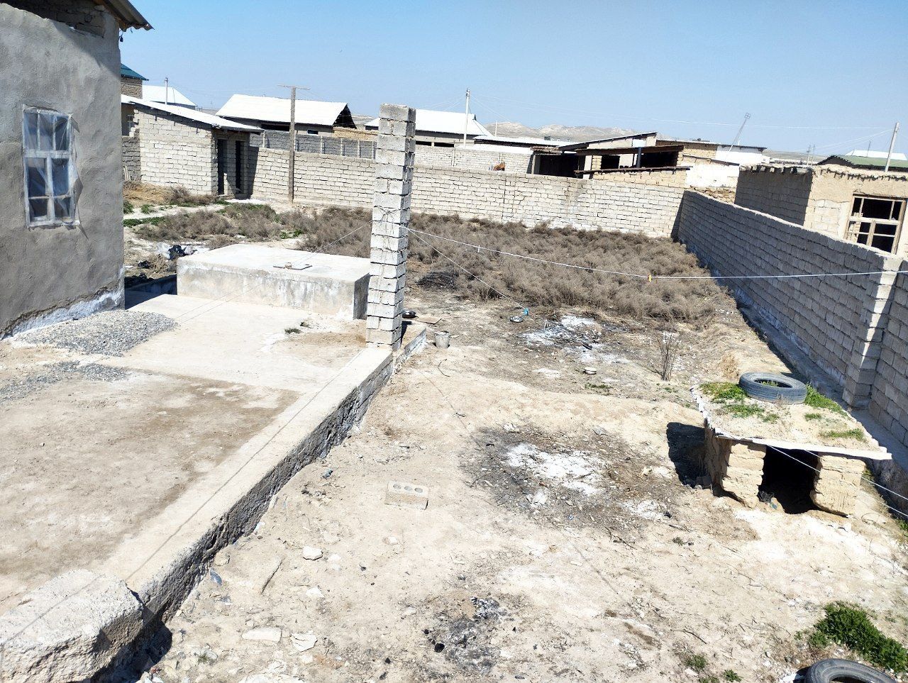 Saroy perondan hovli uy sotiladi