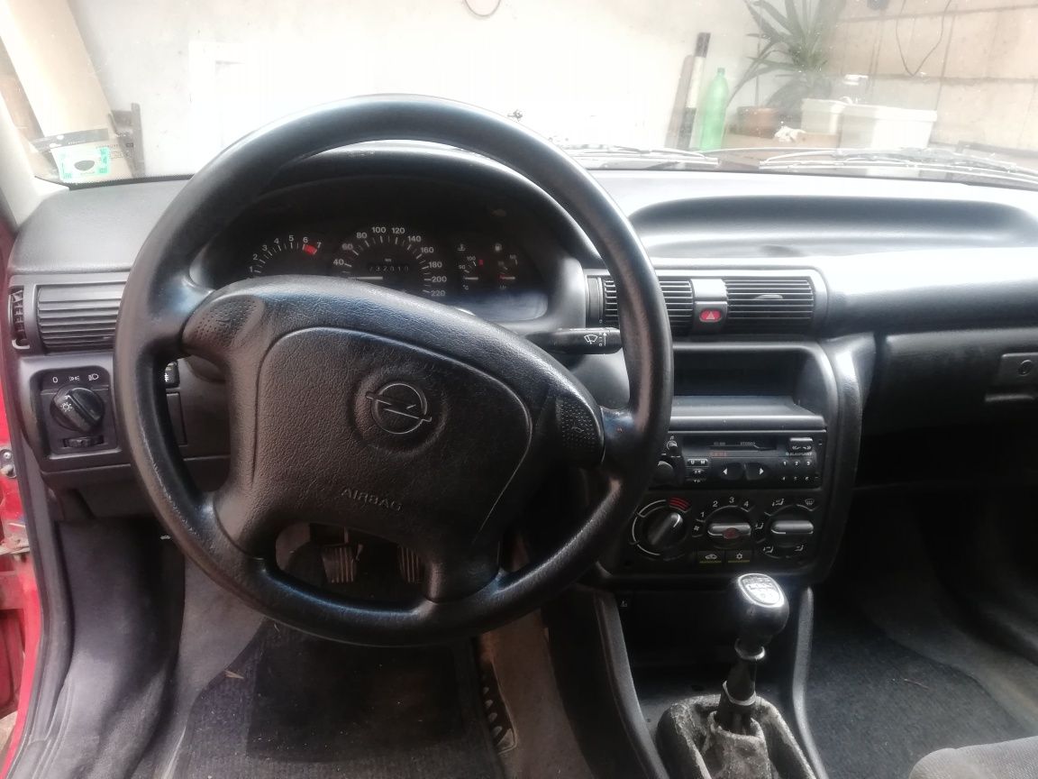 Opel Astra 1.6 si, 100 k.c. на части