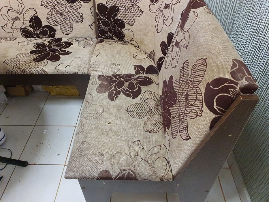 Vând coltar bucătărie+masa