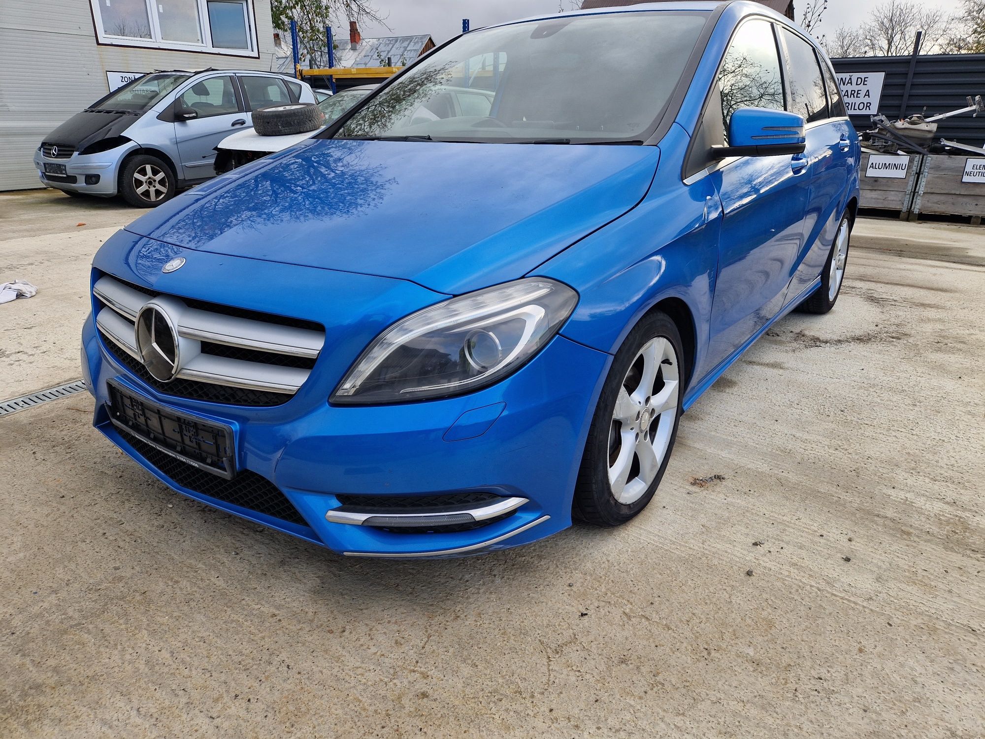 Dezmembrez piese Mercedes B class W246 2014 automat 1.5 cdi dci om 607