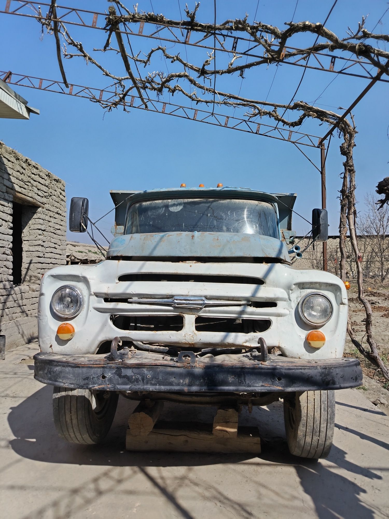 Zil 130 sotiladi