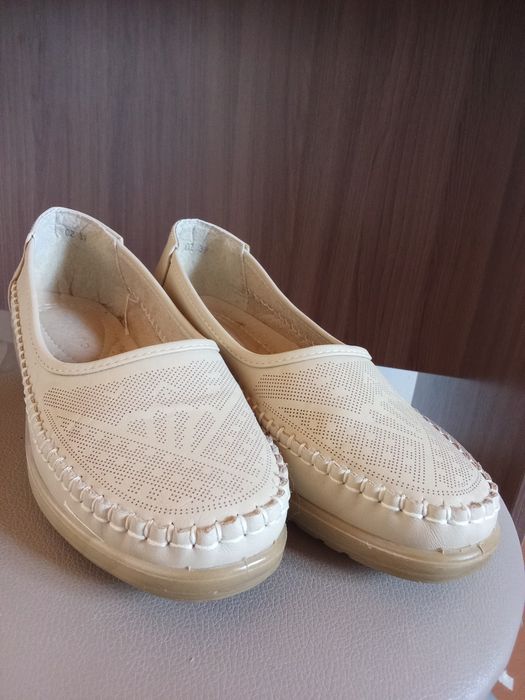 продаю новые женские ботинки, размер 39(кож.зам.),хорошее качество