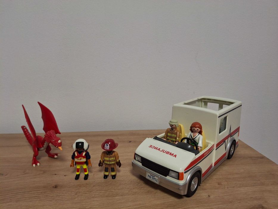 Vand lot cu 6 jucarii Playmobil