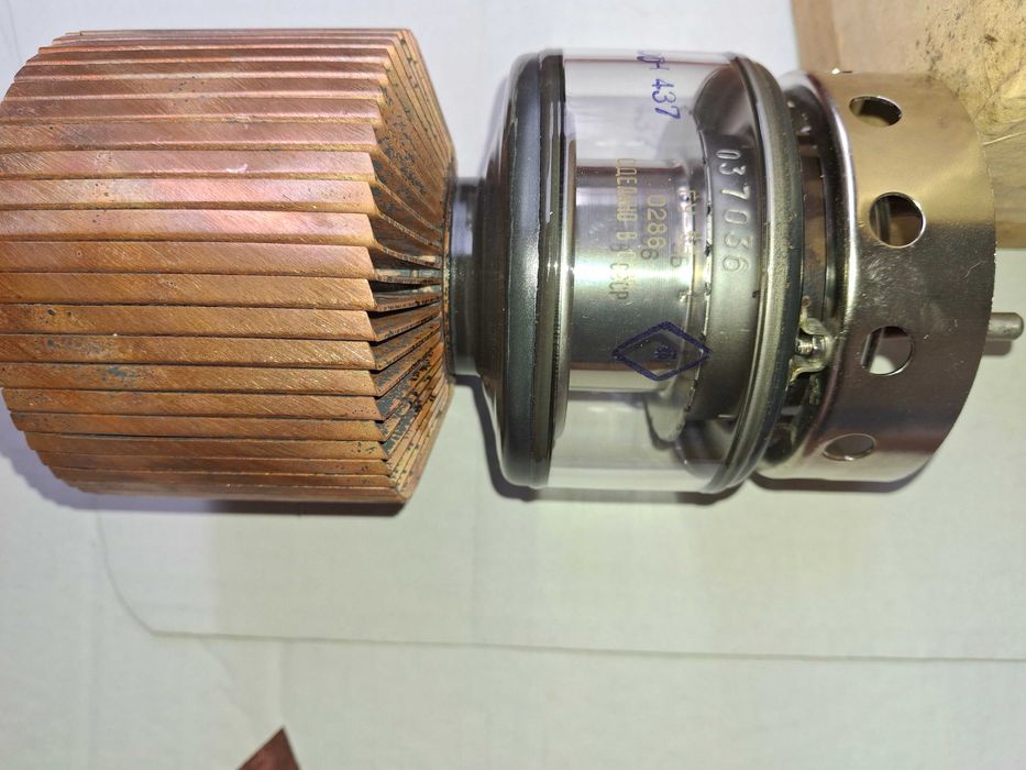 Продавам генераторна лампа ГУ5Б
