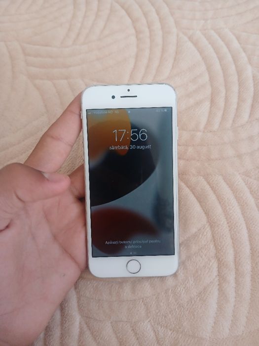 Vând sau schimb iphone 8