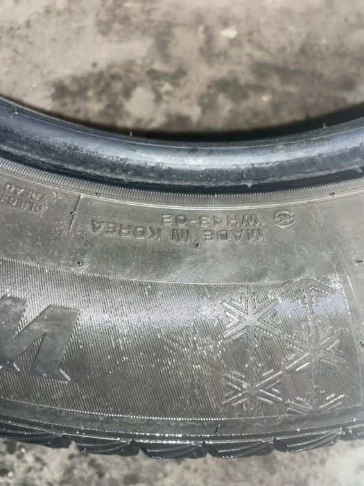 Зимние шины Nexen 215/60/16 среднее состояние