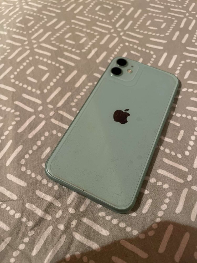 Vand iphone 11 blu impecabil fara, nicio problema !! 64 GB !!