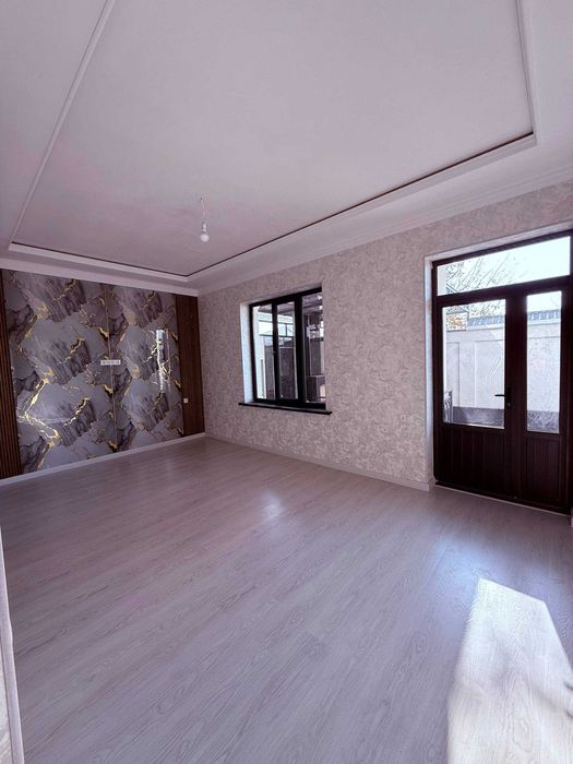 УЧ кахрамон Гулистон. 2.5 сотик 8 хона. Срочно сотилади.