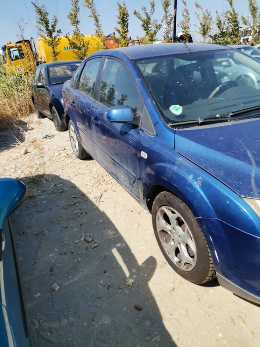 Bara fata capota trager usa Ford Focus