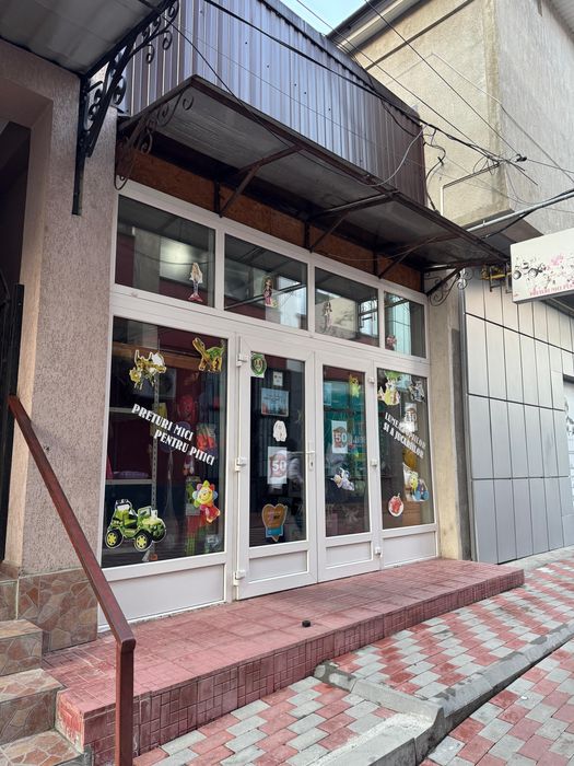 De inchiriat Spatiu Comercial, 40 mp, langa Piata Darmanesti