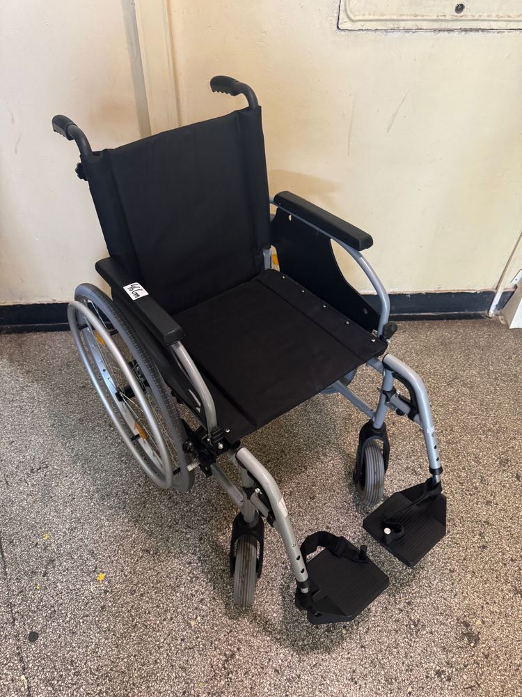 Carut handicap batrani dizabilitati scaun medical (ca nou)