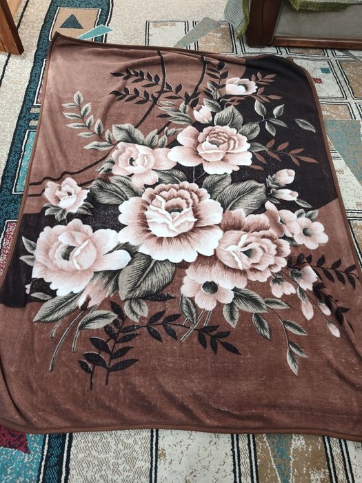 Плед тонкий, б/у, 145х190 см.