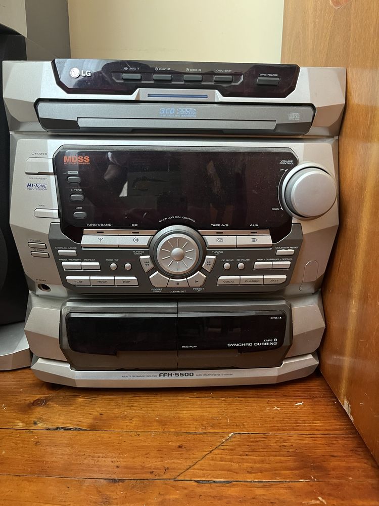 Стерео уредба LG FFH-5500 + колони LG