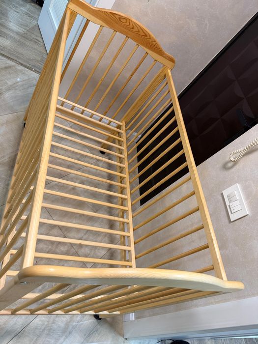 Patut bebelusi din lemn masiv de brad