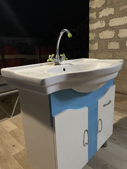 Ваннаға арналған раковина тумбасымен