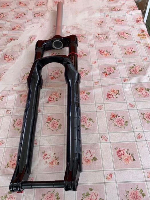 Vând furca bicicleta RockShox 26