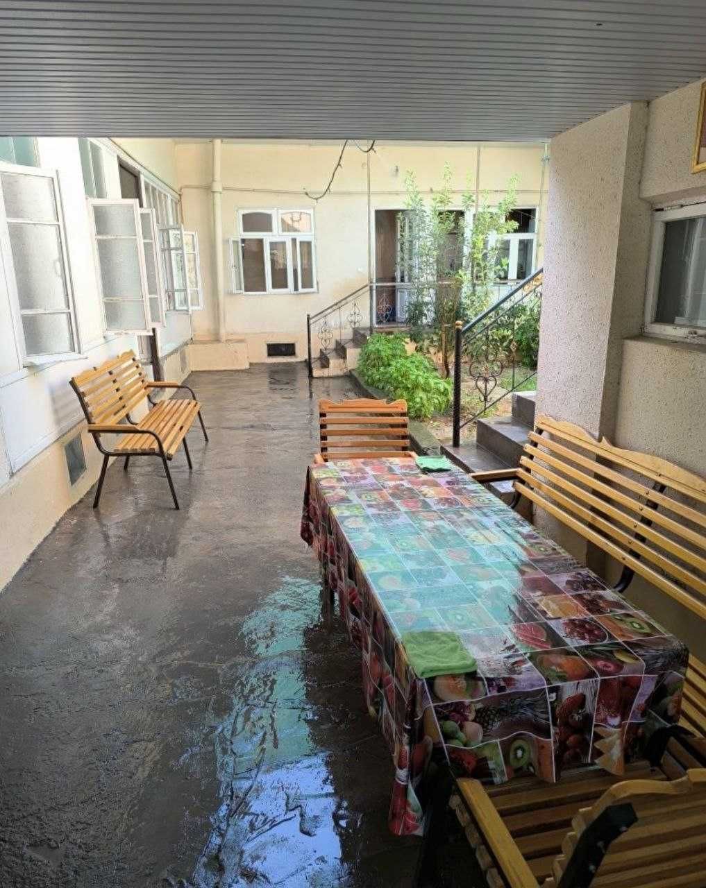Srochno Dombrabod mahallada uy sotiladi.