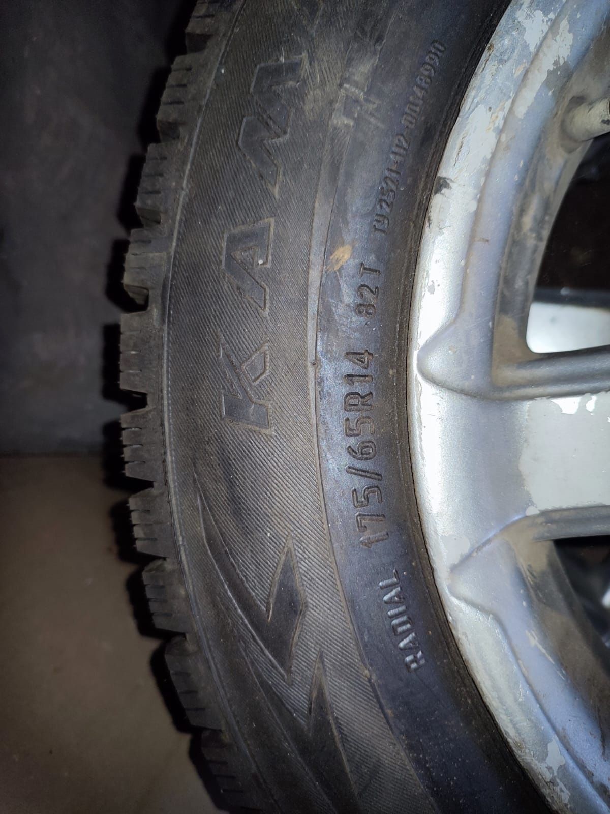 Продам диски с шинами на r 15 и r 14
