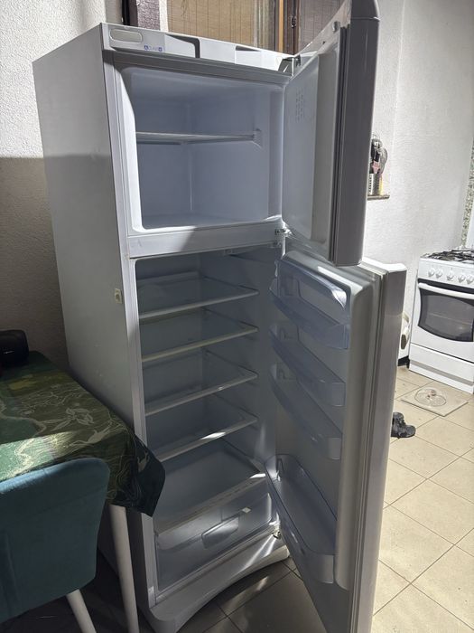 Combina frigorifica indesit