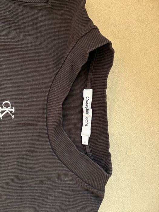 Calvin Klein кроп топ