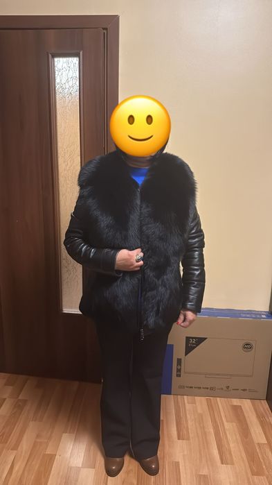 Vând haina de piele naturală