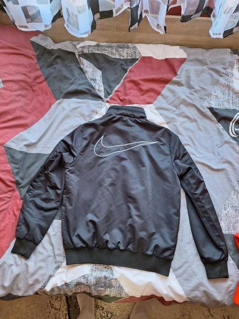 Черна Ветровка NIKE