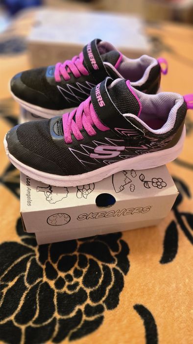 Adidasi fete Skechers 32