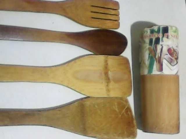 Кухонные деревянные принадлежности скалки ложки молотки доски