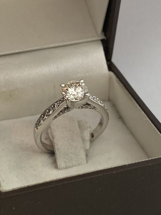Inel aur alb cu diamant central 0.95ct