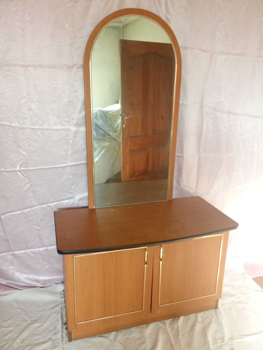 Тумба с зеркалом