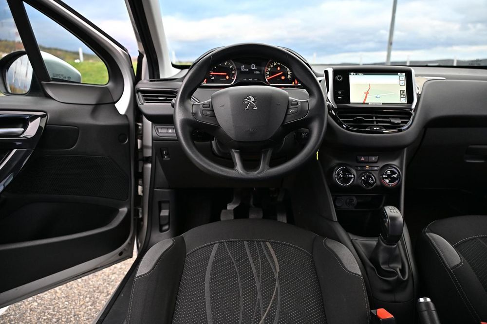 Peugeot 208 1.2 benzina