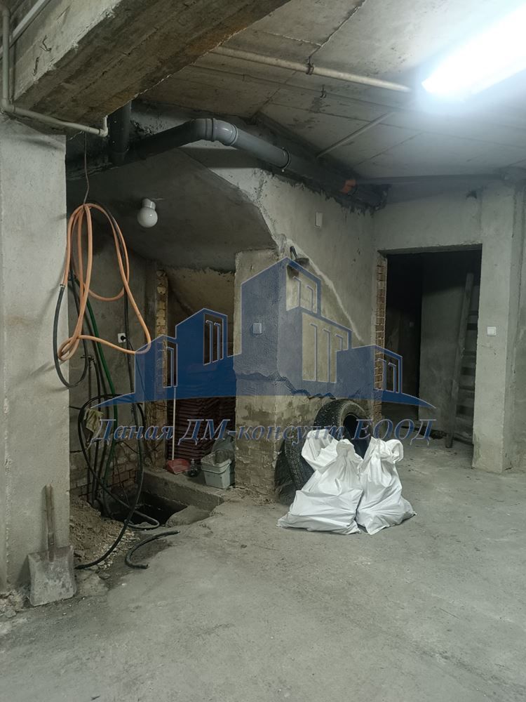 Продава се Гараж / Паркомясто в Шумен, Център - 18 кв.м за 963 €/кв.м - Снимка #1