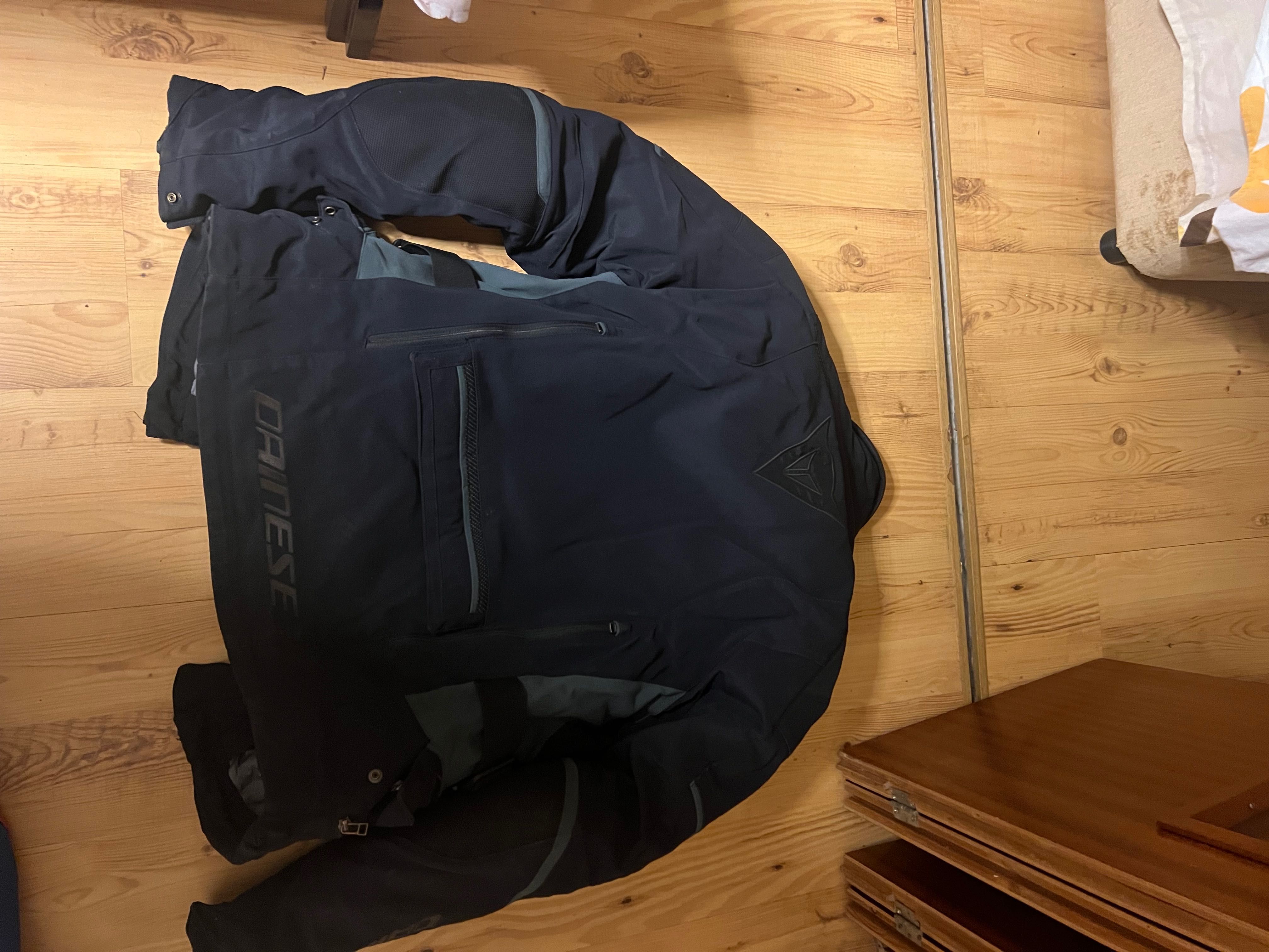 Продавам моторджийски екип  DAINESE- GORE TEX