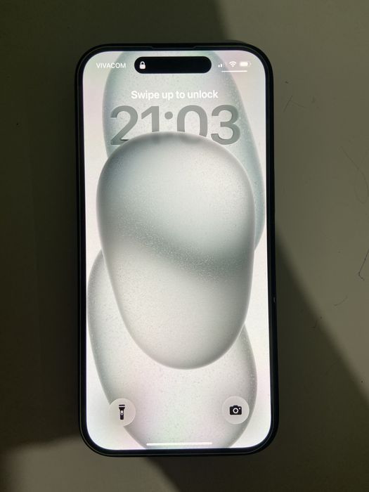 iphone 15 black 128gb , 77 процента капацитет на батерия