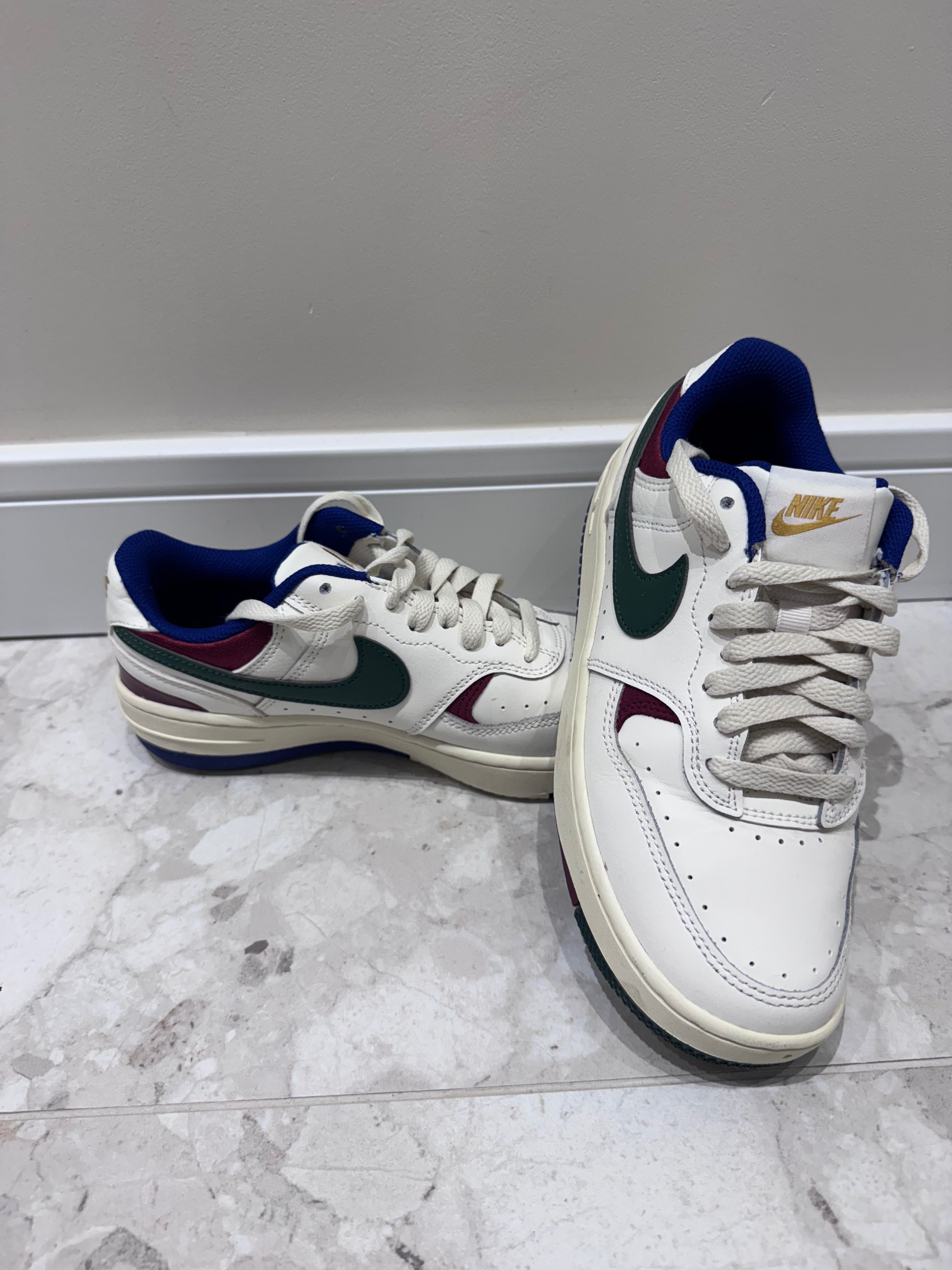 Маратонки nike  и tommy jeans