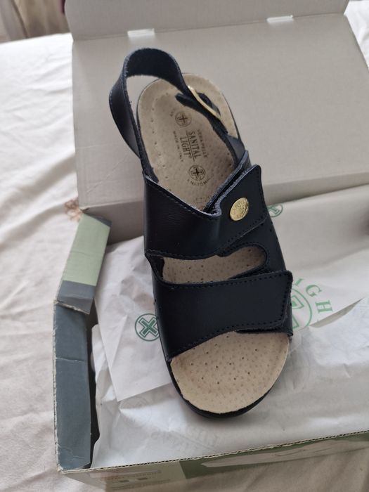 Vind sandale medicale din piele