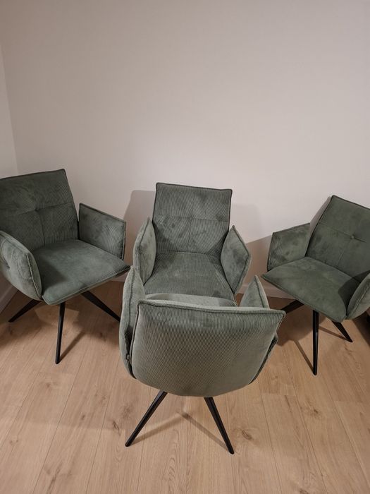 Vand 4 buc scaune rotative noi,1500 Ron !