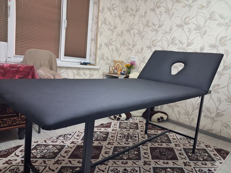 Массажная.       кушетка . Новая.