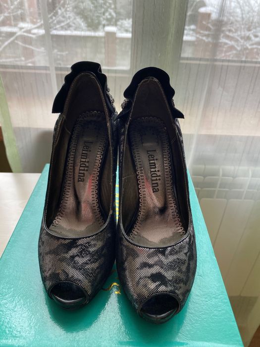 Продам туфли серебристые