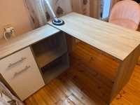 Продавам дървено бюро от две части