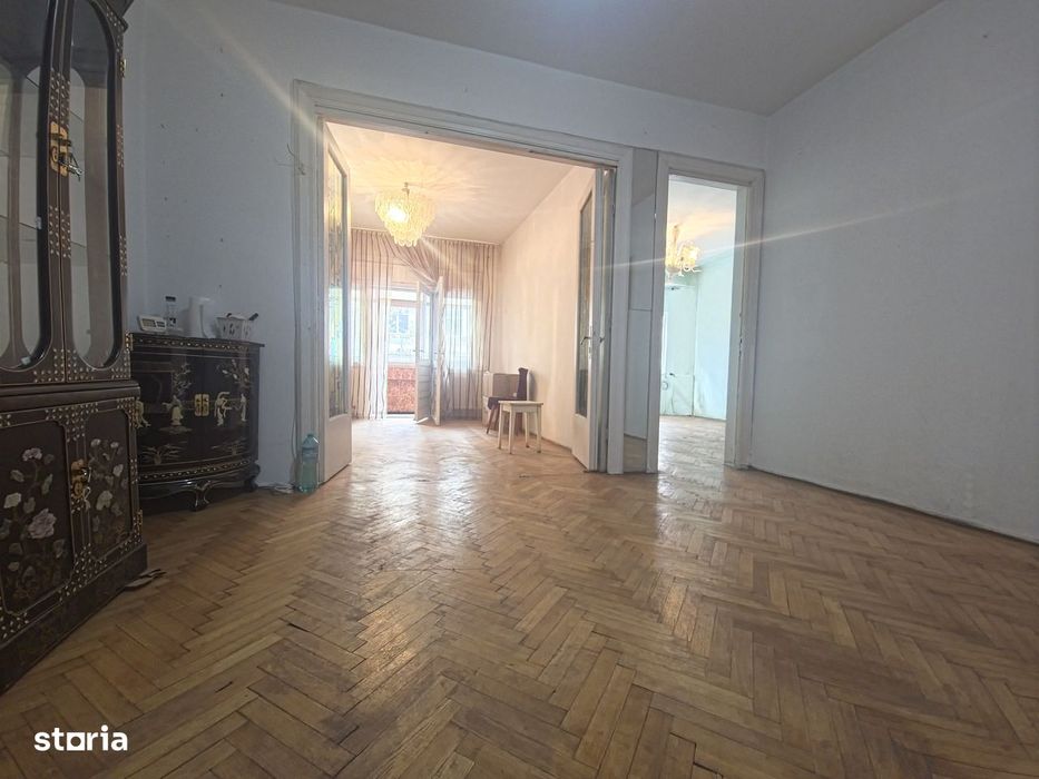 Oportunitate unică! 4 camere centru  etaj 1 ideal locuință sau birou