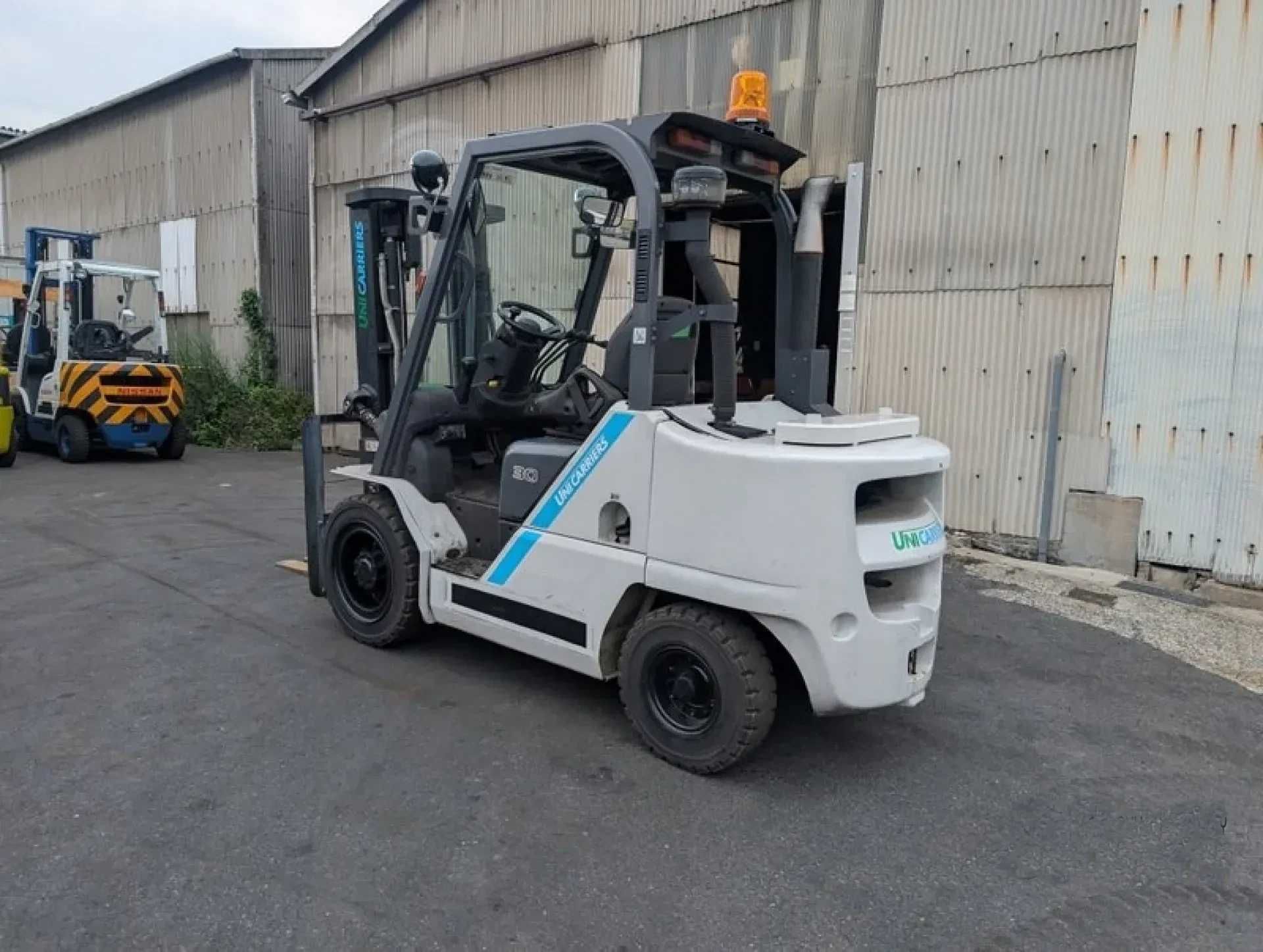 motostivuitor diesel 3 tone Nissan Unicarriers an fab 2020 ore 2000
